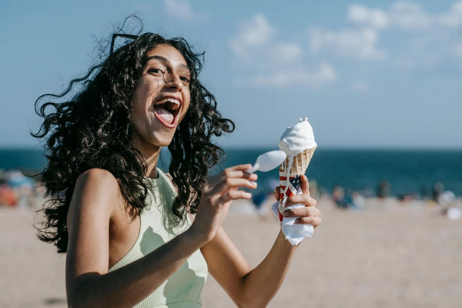 keep teeth white, 5 Ways to Keep Your Teeth White this Summer